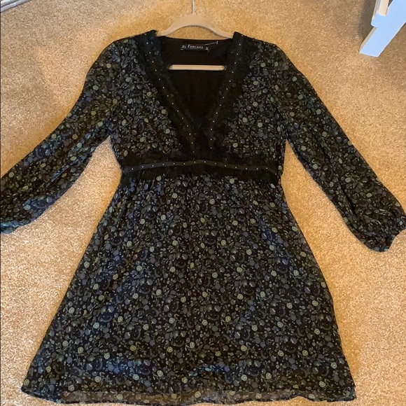 Zara Floral Appliqué Dress - Picture 4 of 5